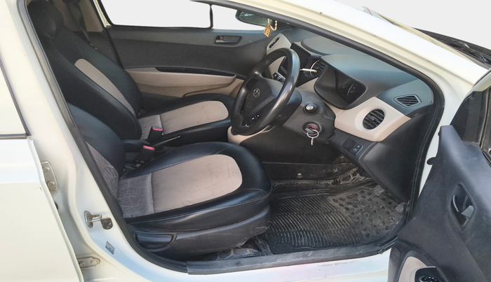 2017 Hyundai Grand i10 MAGNA 1.2 KAPPA VTVT, Petrol, Manual, 1,07,230 km, interior