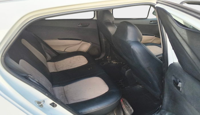 2017 Hyundai Grand i10 MAGNA 1.2 KAPPA VTVT, Petrol, Manual, 1,07,230 km, interior