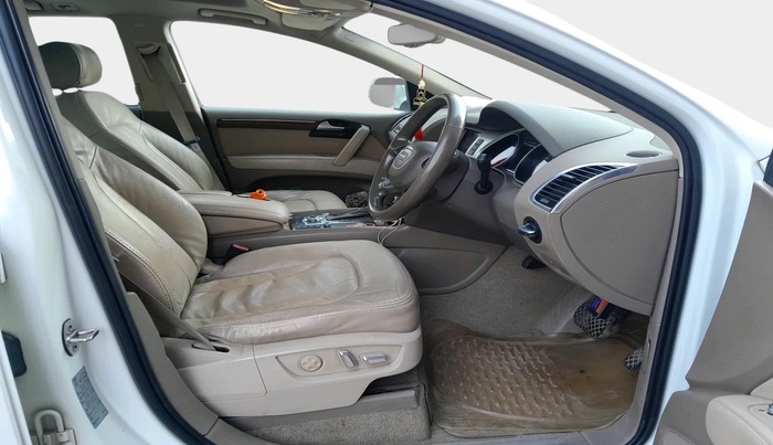 2013 Audi Q7 3.0 TDI PREMIUM PLUS, Diesel, Automatic, 2,16,434 km, interior