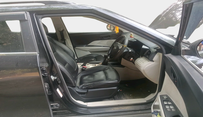 2022 Mahindra XUV300 W6 1.5 Diesel, Diesel, Manual, 1,02,667 km, interior