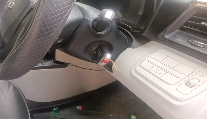 2022 Mahindra XUV300 W6 1.5 Diesel, Diesel, Manual, 1,02,667 km, interior