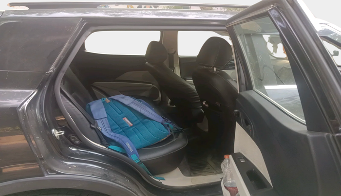 2022 Mahindra XUV300 W6 1.5 Diesel, Diesel, Manual, 1,02,667 km, interior