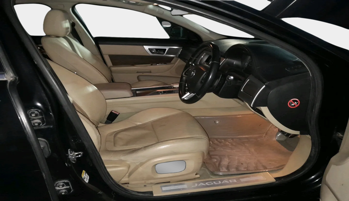 2015 Jaguar XF 2.2 DIESEL, Diesel, Automatic, 1,55,898 km, interior