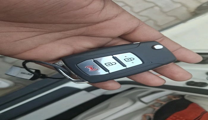 2020 Mahindra XUV300 W8 (O) 1.2 PETROL, Petrol, Manual, 48,728 km, interior