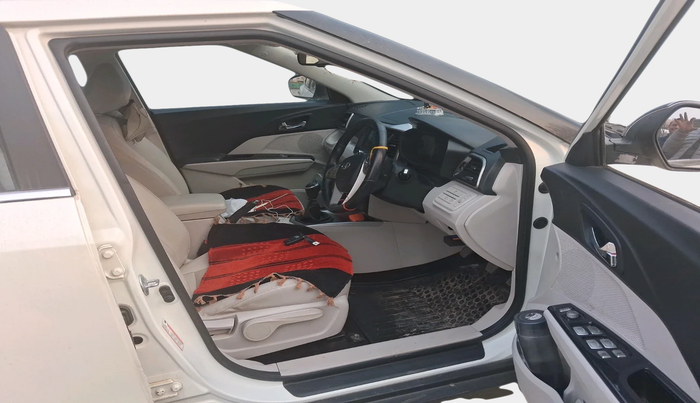 2020 Mahindra XUV300 W8 (O) 1.2 PETROL, Petrol, Manual, 48,728 km, interior