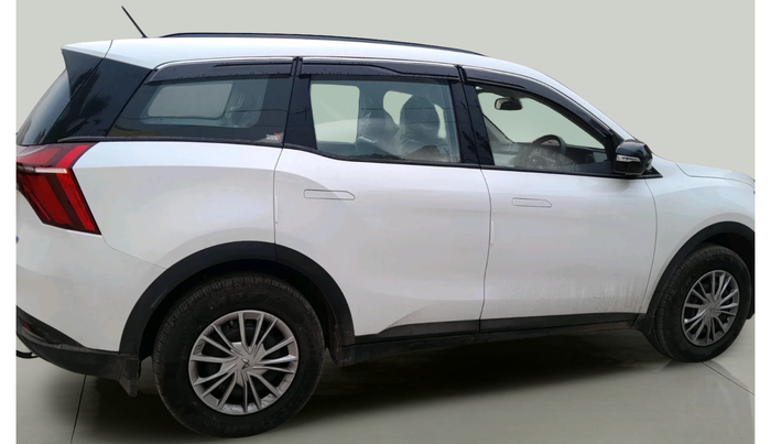 2025 Mahindra XUV700 MX Petrol MT 7 STR, Petrol, Manual, 268 km, exterior