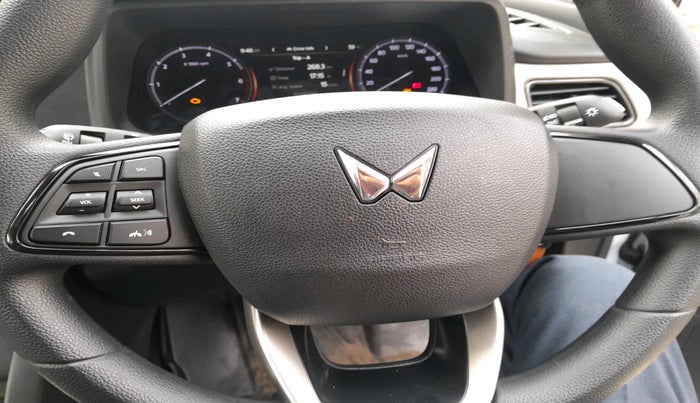 2025 Mahindra XUV700 MX Petrol MT 7 STR, Petrol, Manual, 268 km, interior