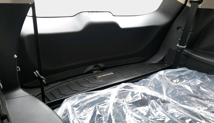 2025 Mahindra XUV700 MX Petrol MT 7 STR, Petrol, Manual, 268 km, interior