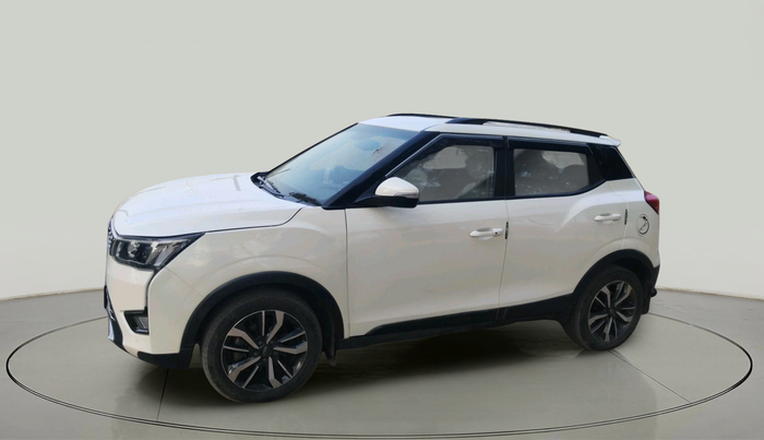 2021 Mahindra XUV300 W8 (O) 1.2 PETROL, Petrol, Manual, 38,946 km, exterior