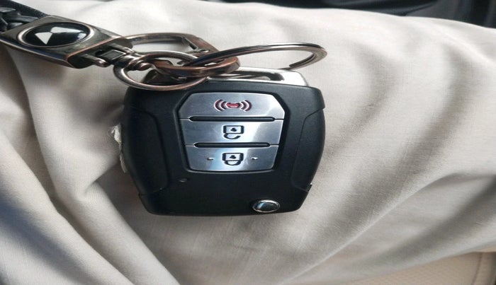 2021 Mahindra XUV300 W8 (O) 1.2 PETROL, Petrol, Manual, 38,946 km, interior