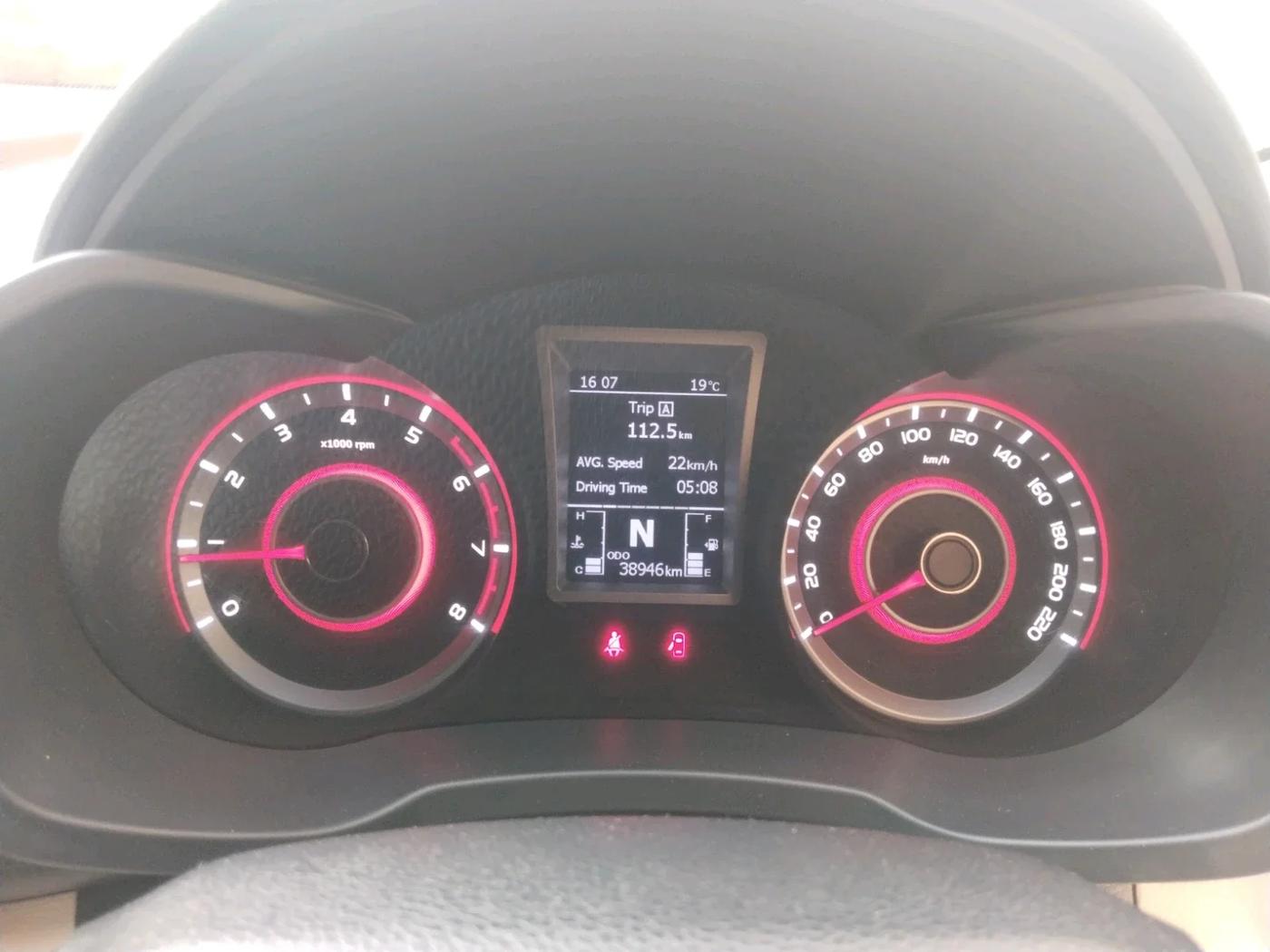 2021 Mahindra XUV300 W8 (O) 1.2 PETROL, Petrol, Manual, 41,000 km, interior