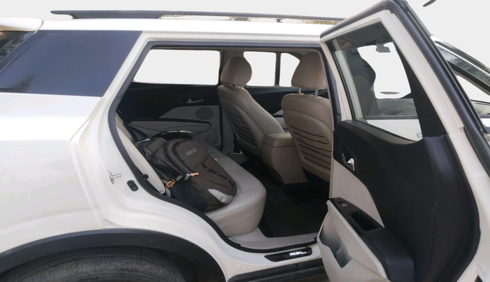 2021 Mahindra XUV300 W8 (O) 1.2 PETROL, Petrol, Manual, 38,946 km, interior