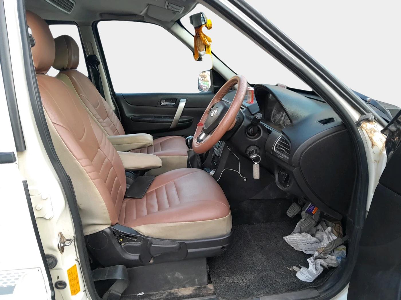 2017 Tata Safari Storme 2.2 EX 4X2, Diesel, Manual, 1,33,482 km, interior