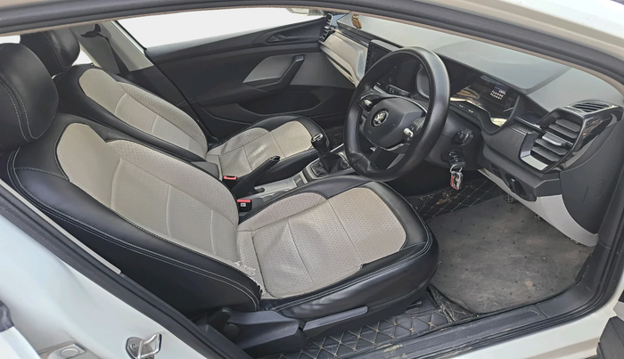 2022 Skoda KUSHAQ ACTIVE 1.0L TSI MT, Petrol, Manual, 63,820 km, interior