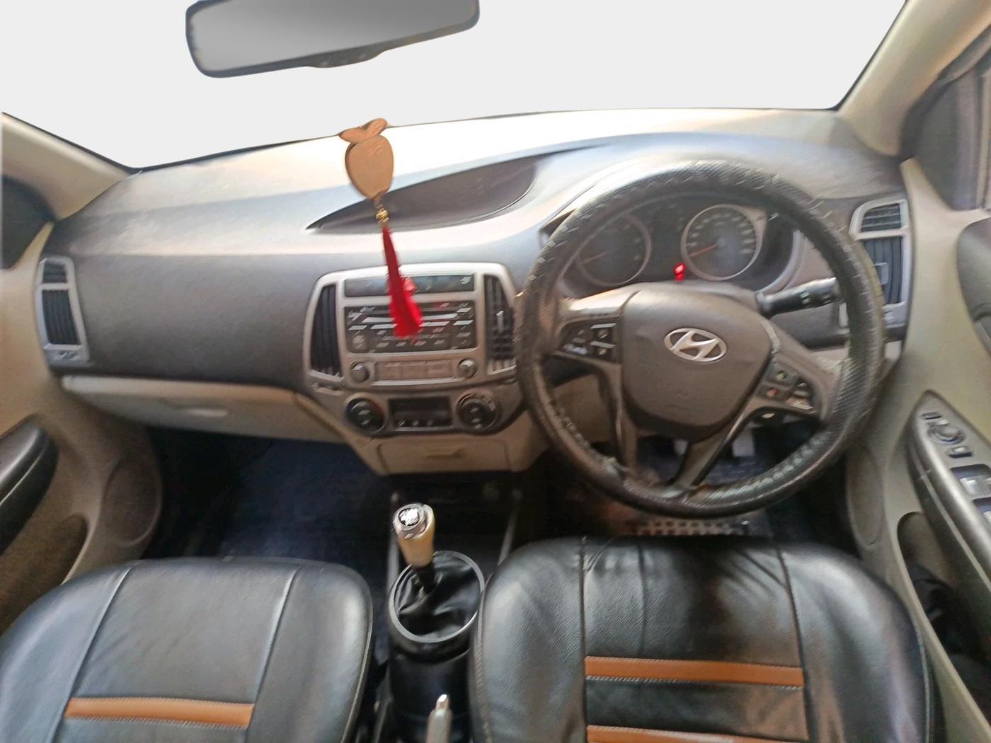2013 Hyundai i20 SPORTZ 1.4 CRDI, Diesel, Manual, 95,500 km, interior