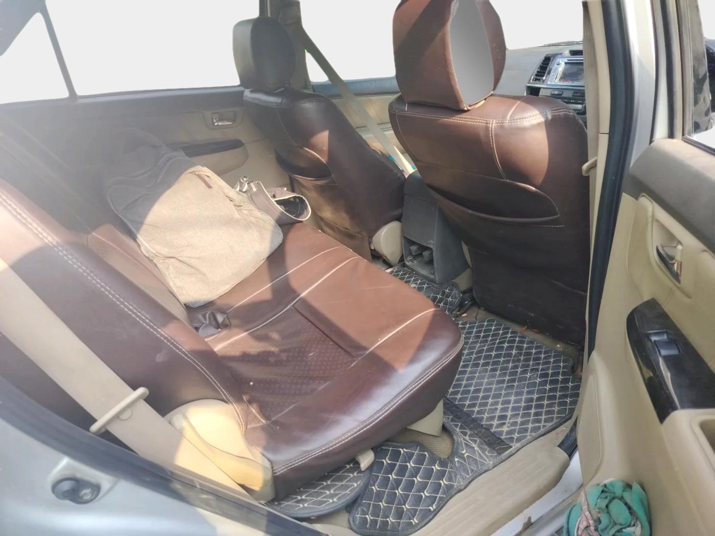 2013 Toyota Fortuner 3.0 4X2 MT, Diesel, Manual, 2,00,842 km, interior