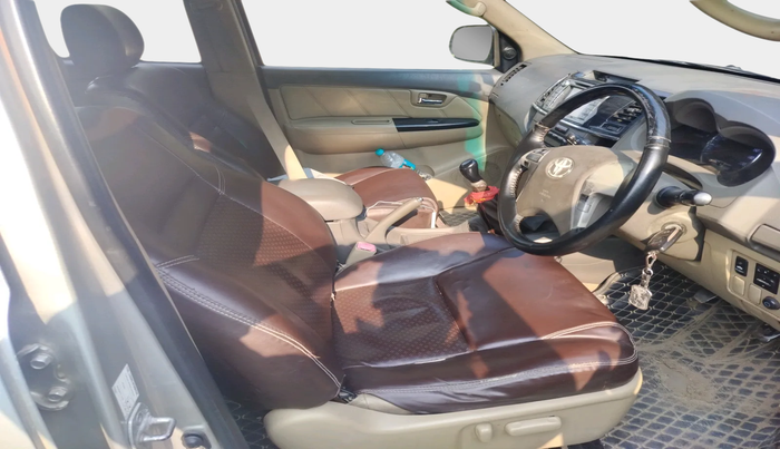 2013 Toyota Fortuner 3.0 4X2 MT, Diesel, Manual, 2,00,842 km, interior