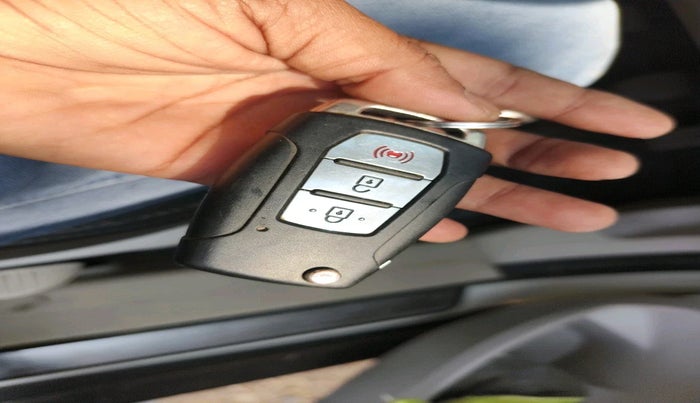 2021 Mahindra XUV300 W8 (O) 1.5 DIESEL, Diesel, Manual, 2,21,711 km, interior