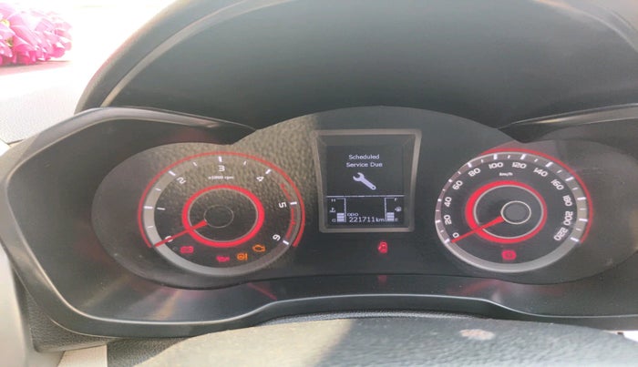 2021 Mahindra XUV300 W8 (O) 1.5 DIESEL, Diesel, Manual, 2,21,711 km, interior