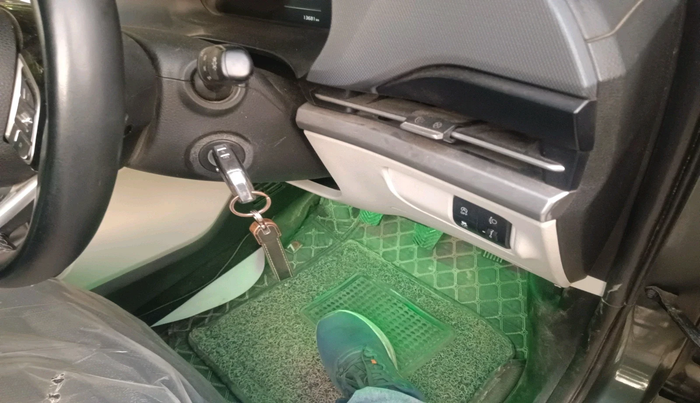 2024 KIA CARENS Gravity 1.5 Petrol MT, Petrol, Manual, 13,681 km, interior