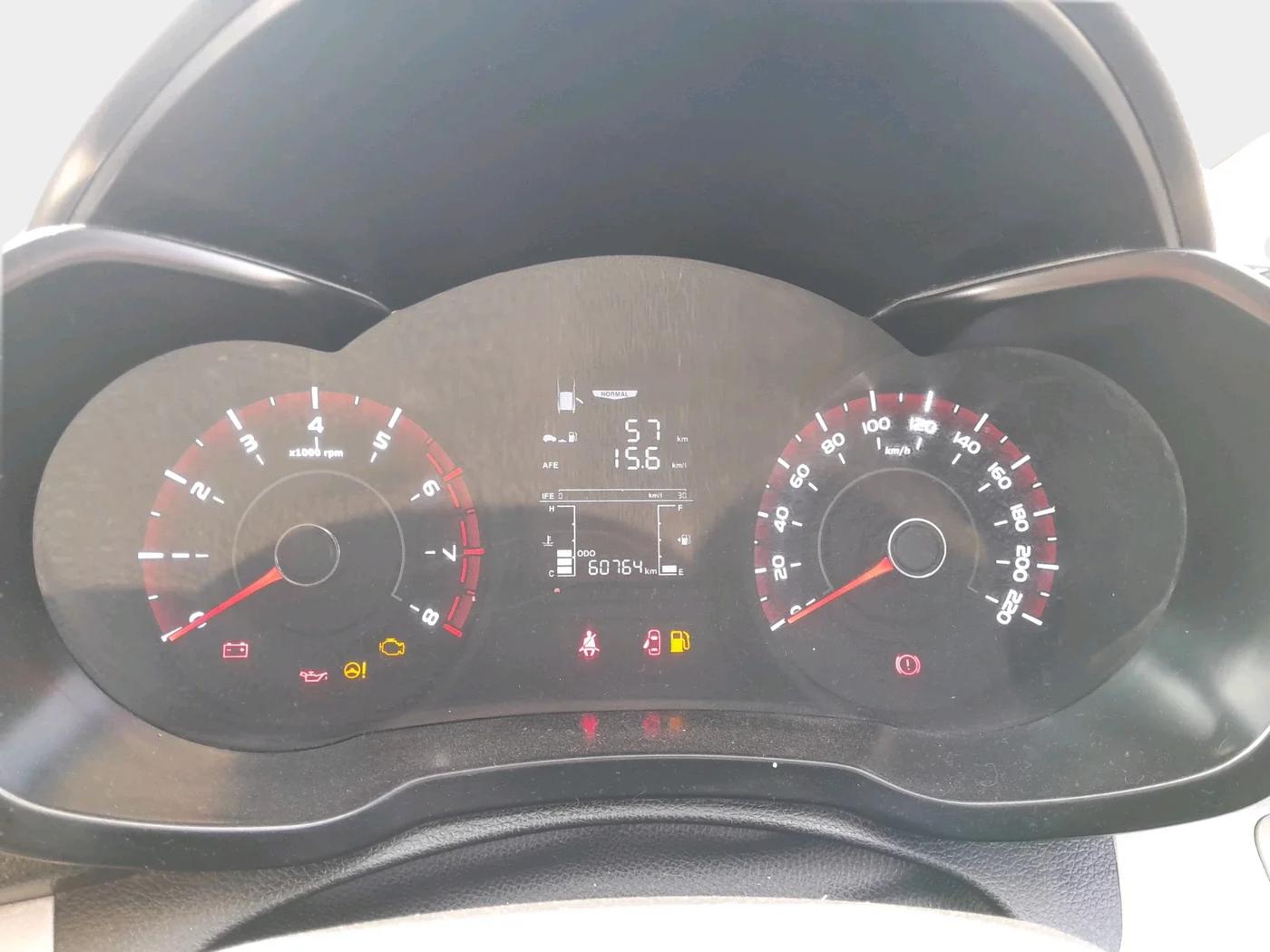 2021 Mahindra XUV300 W6 1.2 PETROL, Petrol, Manual, 60,764 km, interior