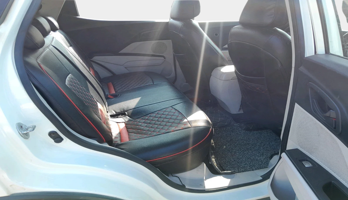 2021 Mahindra XUV300 W6 1.2 PETROL, Petrol, Manual, 60,764 km, interior