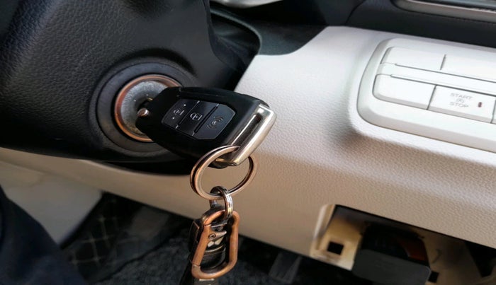 2021 Mahindra XUV300 W6 1.2 PETROL, Petrol, Manual, 60,764 km, interior