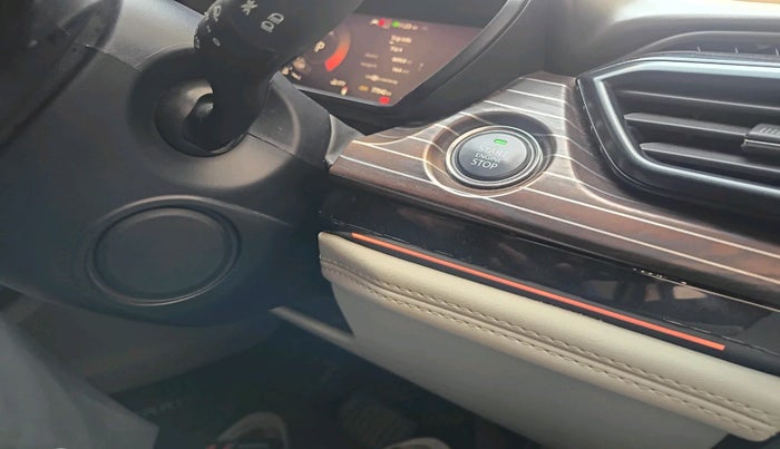 2023 Tata Safari ACCOMPLISHED PLUS 6 STR DUAL TONE AT, Diesel, Automatic, 77,542 km, interior