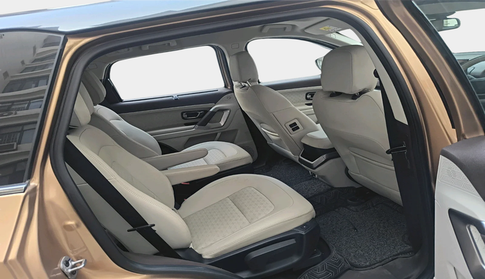 2023 Tata Safari ACCOMPLISHED PLUS 6 STR DUAL TONE AT, Diesel, Automatic, 77,542 km, interior