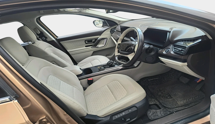 2023 Tata Safari ACCOMPLISHED PLUS 6 STR DUAL TONE AT, Diesel, Automatic, 77,542 km, interior