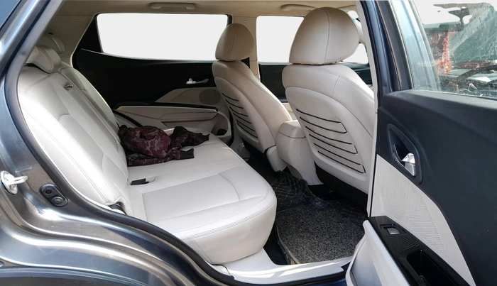 2023 Mahindra XUV300 W8 (O) 1.5 DIESEL, Diesel, Manual, 41,245 km, interior