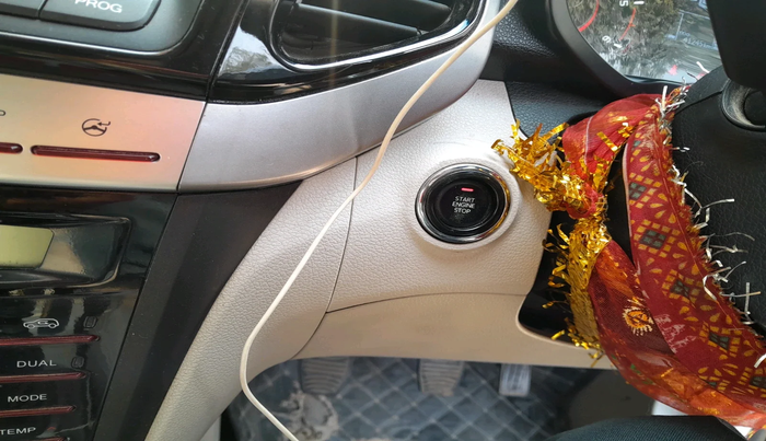 2023 Mahindra XUV300 W8 (O) 1.5 DIESEL, Diesel, Manual, 41,245 km, interior