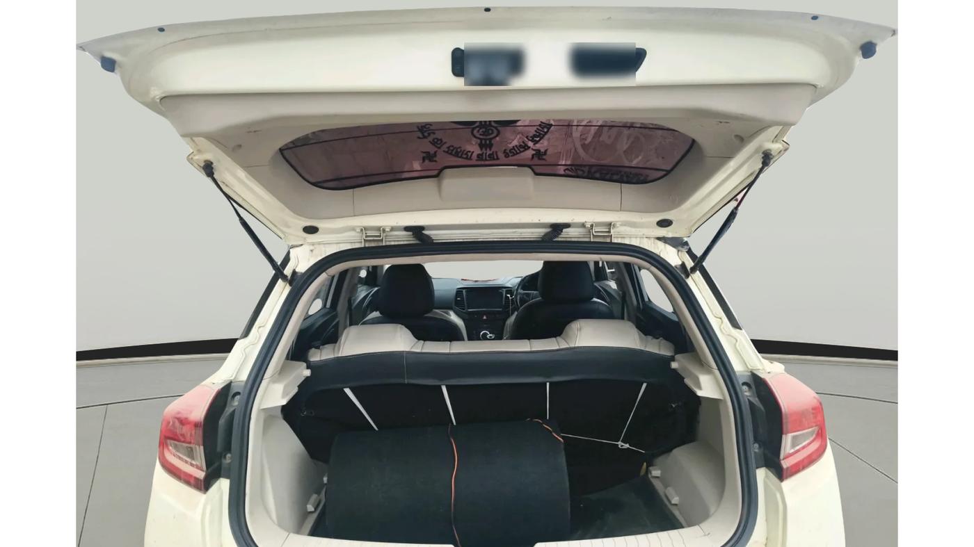 2022 Mahindra XUV300 W4 1.2 PETROL, Petrol, Manual, 67,000 km, exterior