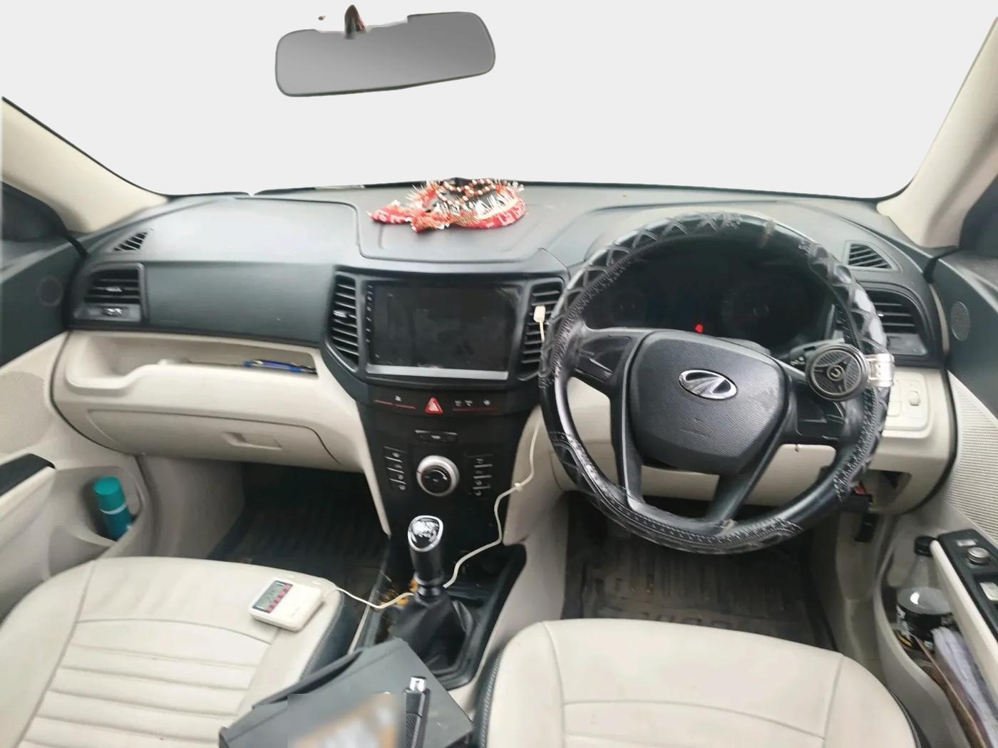 2022 Mahindra XUV300 W4 1.2 PETROL, Petrol, Manual, 67,000 km, interior