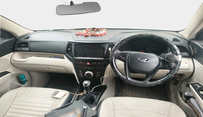 2022 Mahindra XUV300 W4 1.2 PETROL, Petrol, Manual, 66,787 km, interior