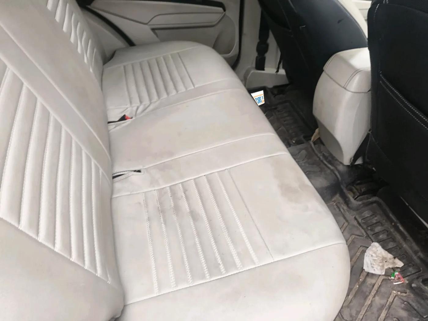 2022 Mahindra XUV300 W4 1.2 PETROL, Petrol, Manual, 67,000 km, interior