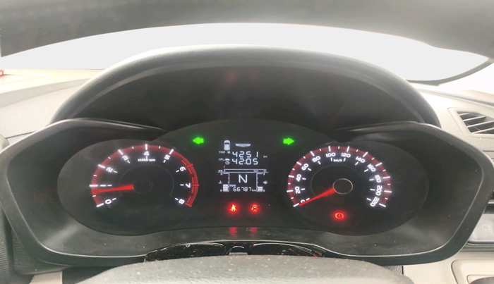 2022 Mahindra XUV300 W4 1.2 PETROL, Petrol, Manual, 66,787 km, interior