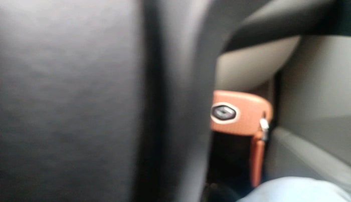 2020 Renault TRIBER RXL MT, Petrol, Manual, 96,228 km, interior