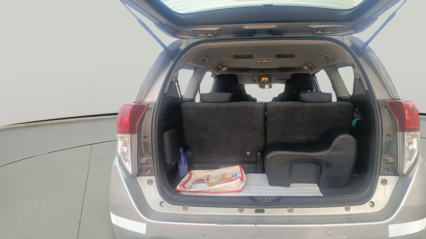 2017 Toyota Innova Crysta 2.4 VX 7 STR, Diesel, Manual, 1,72,737 km, exterior