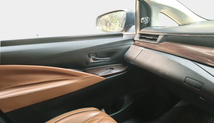 2022 Toyota Innova Crysta 2.4 G 8 STR, Diesel, Manual, 70,036 km, interior