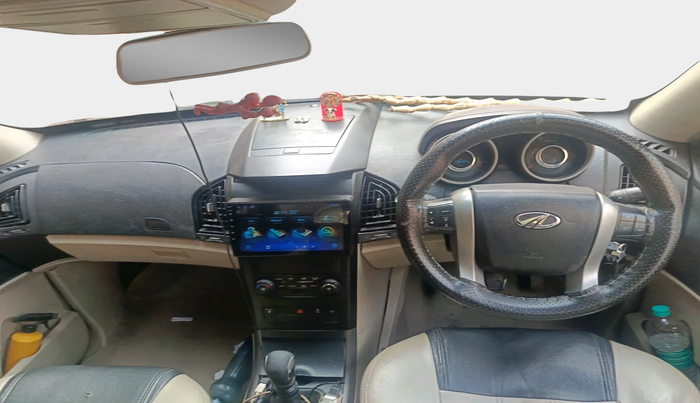 2015 Mahindra XUV500 W4, Diesel, Manual, 1,36,431 km, interior
