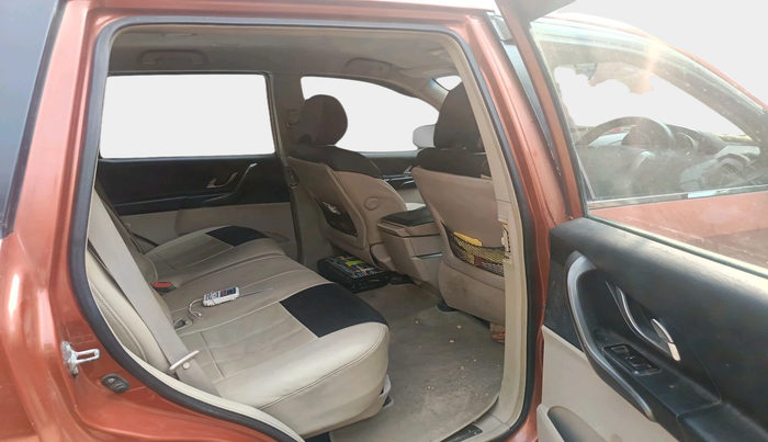 2015 Mahindra XUV500 W4, Diesel, Manual, 1,36,431 km, interior