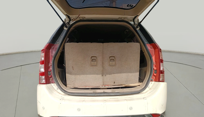 2016 Mahindra XUV500 W10, Diesel, Manual, 1,47,207 km, exterior