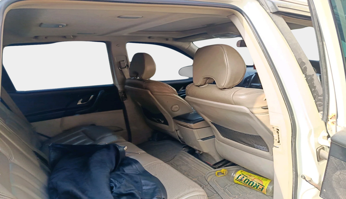 2016 Mahindra XUV500 W10, Diesel, Manual, 1,47,207 km, interior