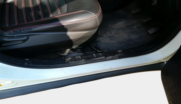 2022 Tata NEXON XM SUNROOF PETROL, Petrol, Manual, 30,316 km, interior