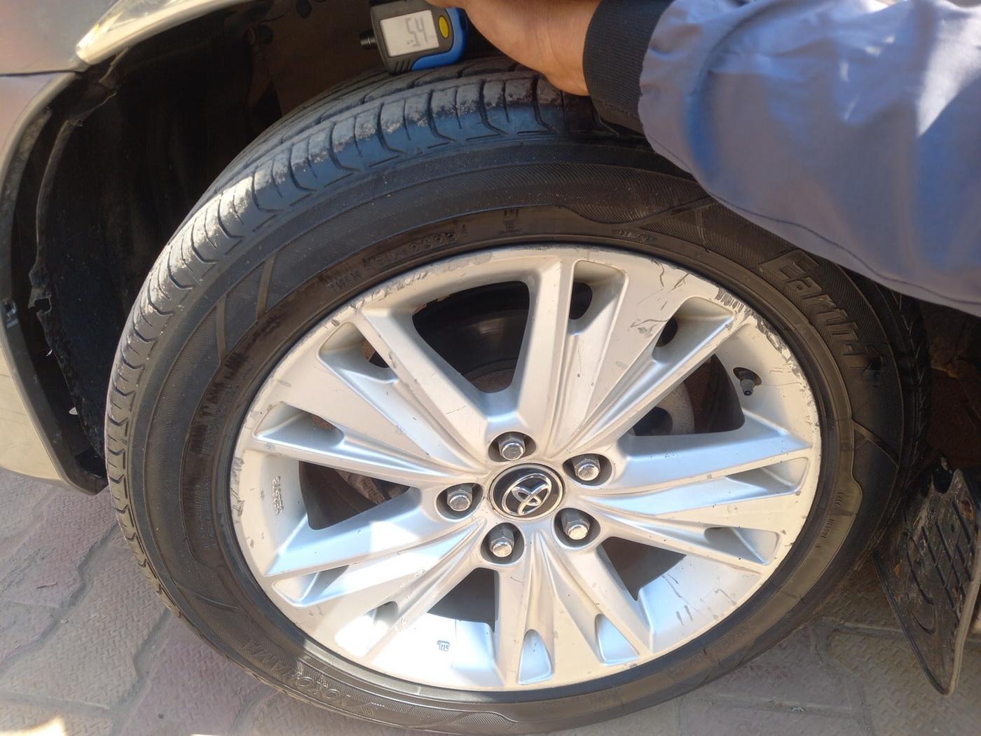 2013 Toyota Innova 2.5 VX 7 STR, Diesel, Manual, 1,79,790 km, tyre