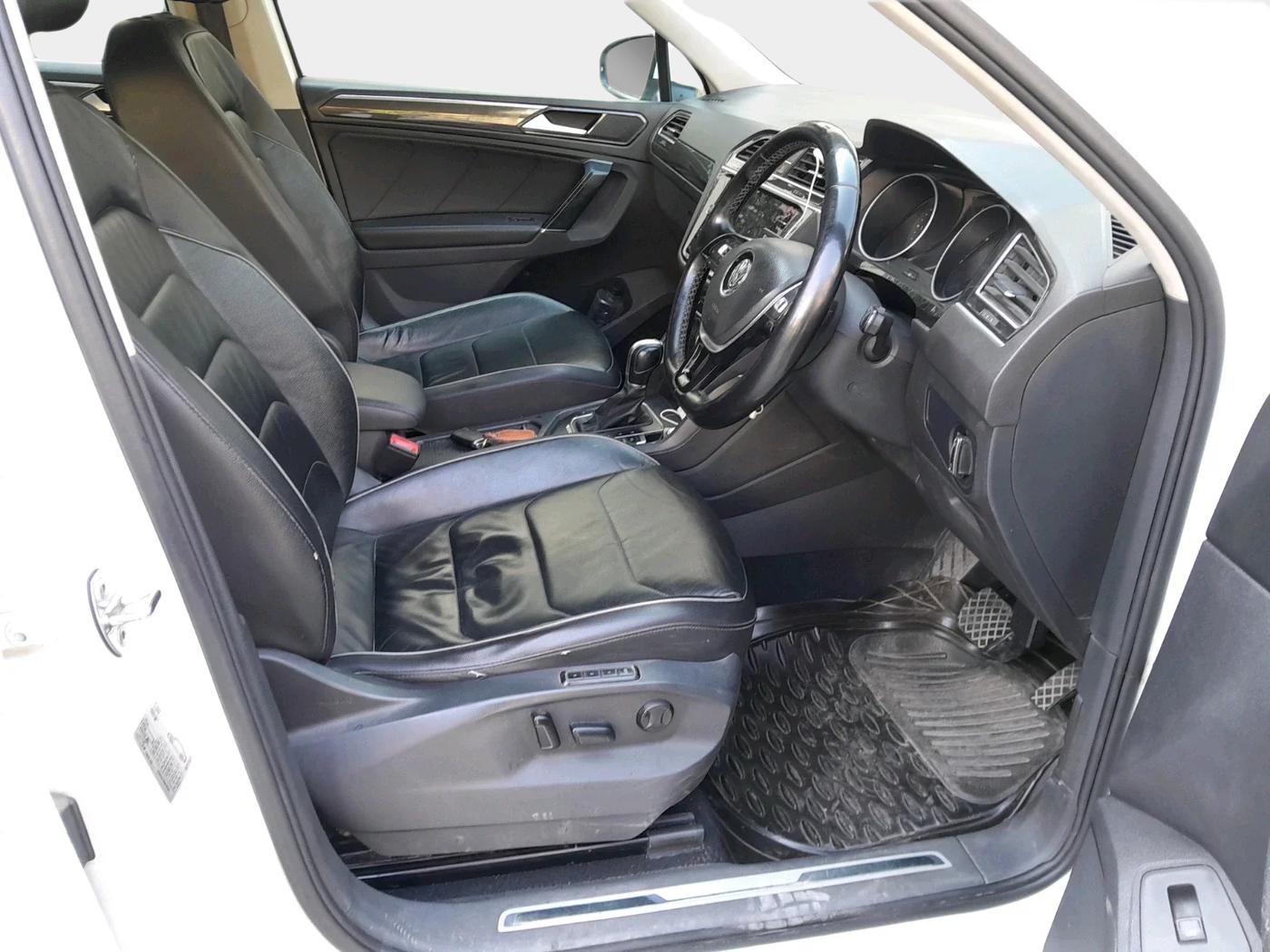 2017 Volkswagen TIGUAN HIGHLINE TDI AT, Diesel, Automatic, 1,44,756 km, interior