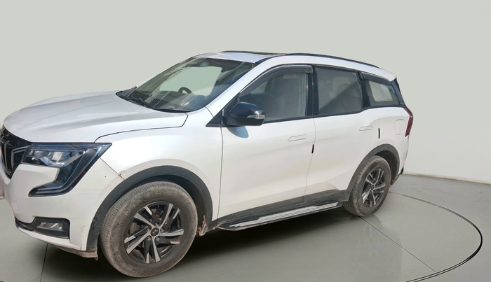 2022 Mahindra XUV700 AX 5 P MT 5 STR, Petrol, Manual, 31,984 km, exterior