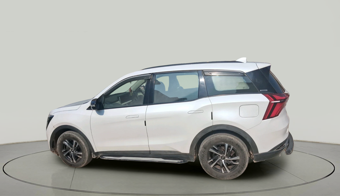 2022 Mahindra XUV700 AX 5 P MT 5 STR, Petrol, Manual, 31,984 km, exterior