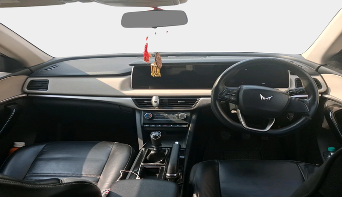 2022 Mahindra XUV700 AX 5 P MT 5 STR, Petrol, Manual, 31,984 km, interior